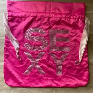 ✨EXCLUSIVE✨Collectors Item: VS Holiday Santa Bag from visual display